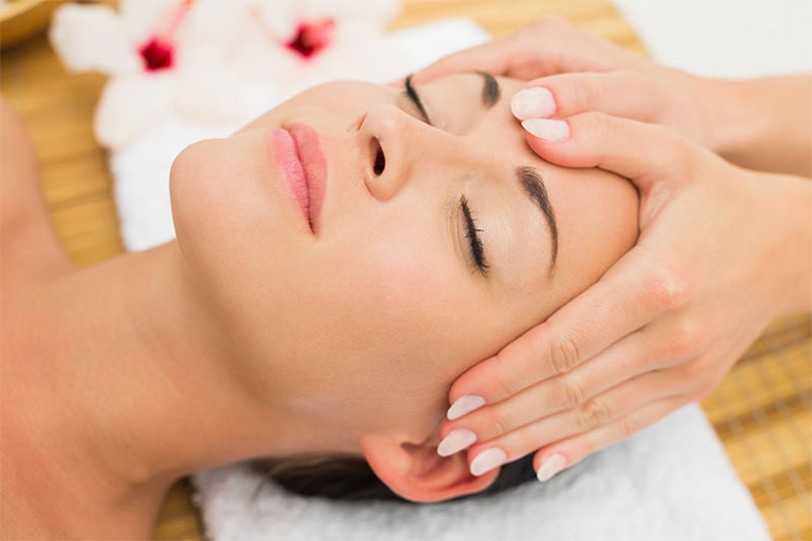 Les bienfaits de la digitopression pour rajeunir sa peau